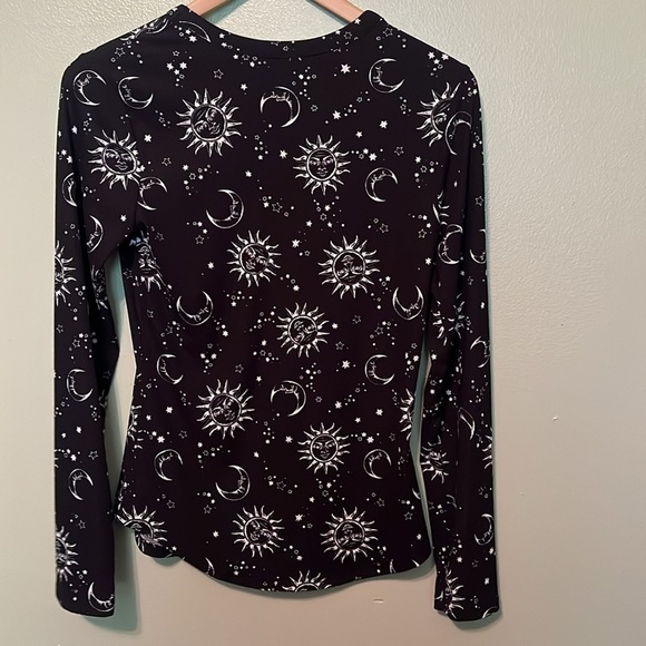 NOBO long sleeve black and white sun and moon shirt, stretchy, great quality - Picture 6 of 7